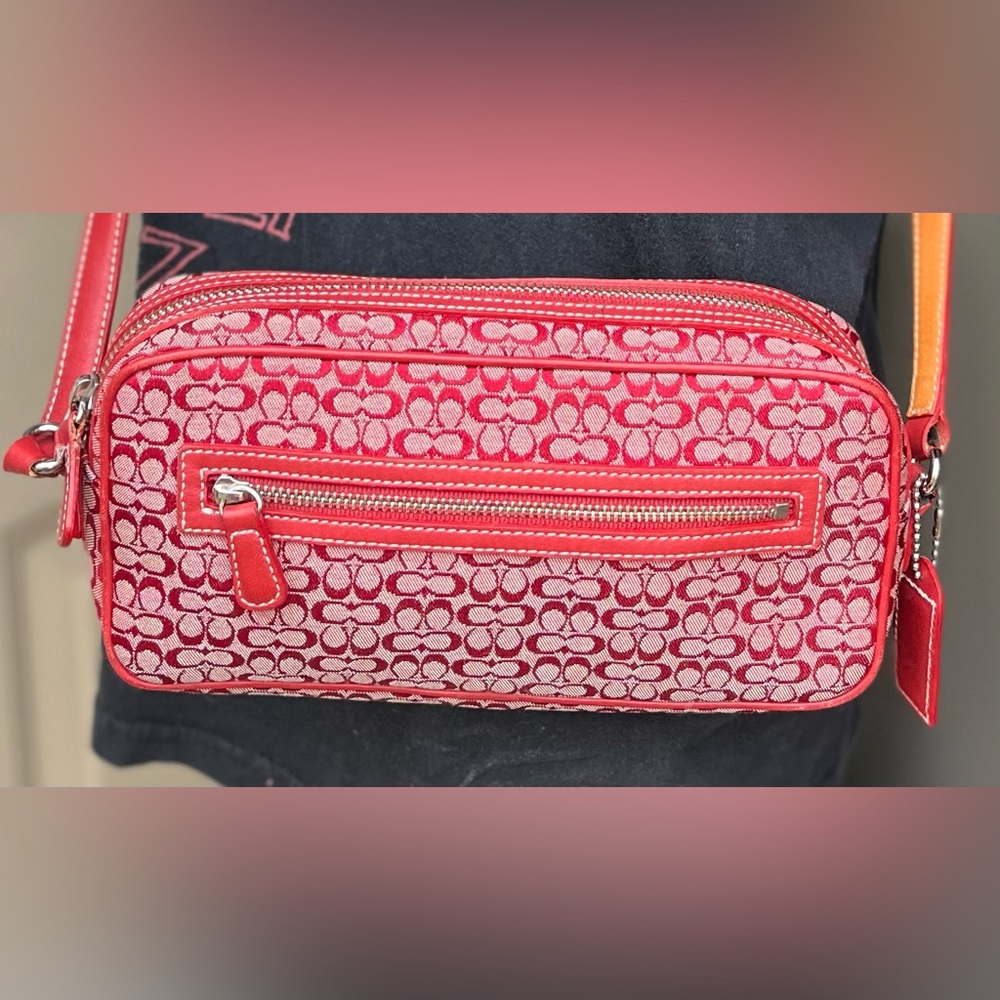 Small Coach signature crossbody red #L22-6341